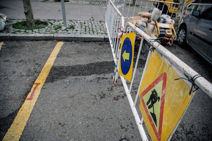 Archivo - Imagen de una obra en una calle.