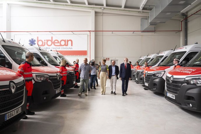 La presidenta del Gobierno de Navarra, María Chivite, visita la sede central de Bidean, la nueva sociedad pública encargada del transporte sanitario en la Comunidad foral.