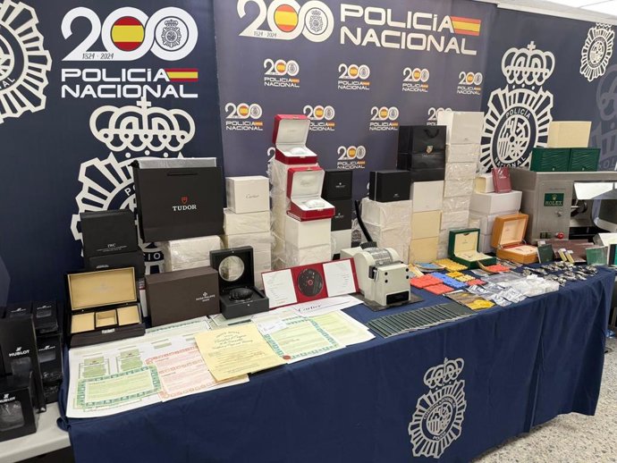 Falsificaciones incautadas por la Policía Nacional de Sevilla.