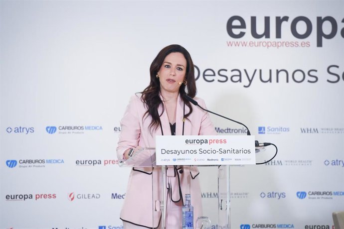 La consejera de Salud y Servicios Sociales de la Junta de Extremadura, Sara García Espada, interviene durante un desayuno Socio-Sanitario de Europa Press