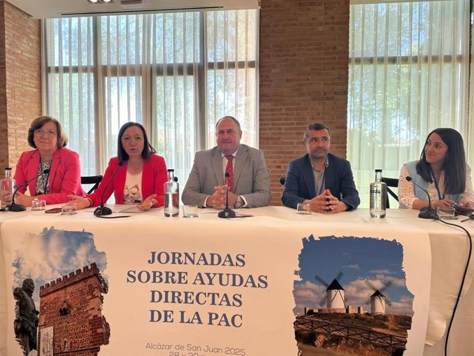 Inauguración de las jornadas sobre Ayudas Directas de la PAC en Alcázar de San Juan.