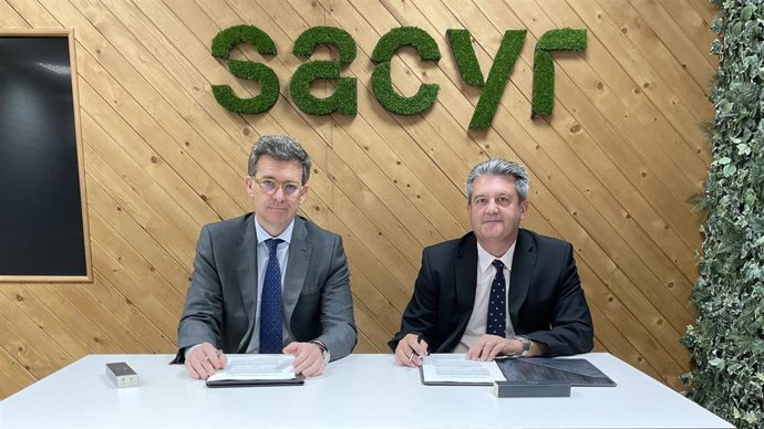 La firma del acuerdo ha contado con la participación del director general de Sacyr Agua, Eduardo Campos, y del CEO de Captoplastic, Ismael Olmedo