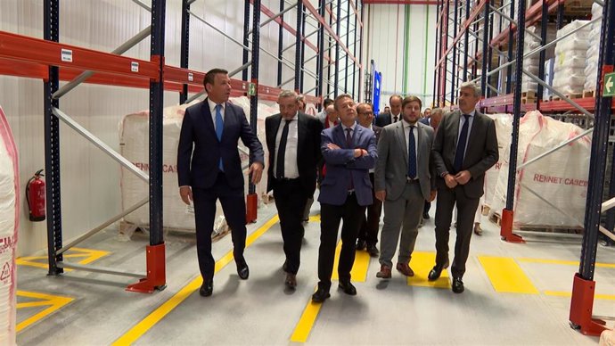 El presidente regional, Emilano García-Page, visita la nueva planta de Ontime en Noblejas.