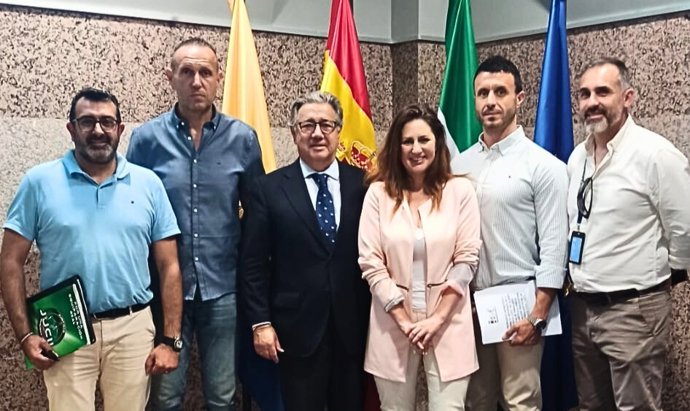 El representante de Jucil con Juan Ignacio Zoido y Mireia Borrás.