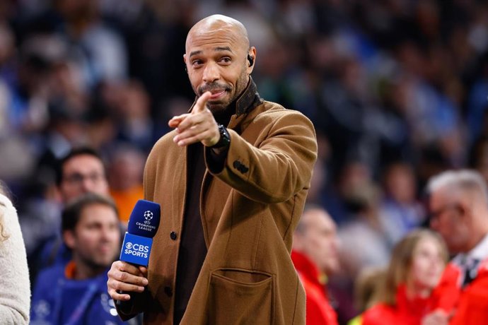 Archivo - Thierry Henry en su trabajo de comentarista para la televisión