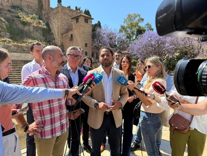 El secretario general de Vox, Ignacio Garriga, ha calificado al PSOE como "una banda criminal, una mafia", y ha dicho que este partido "ha asaltado el gobierno de la nación".