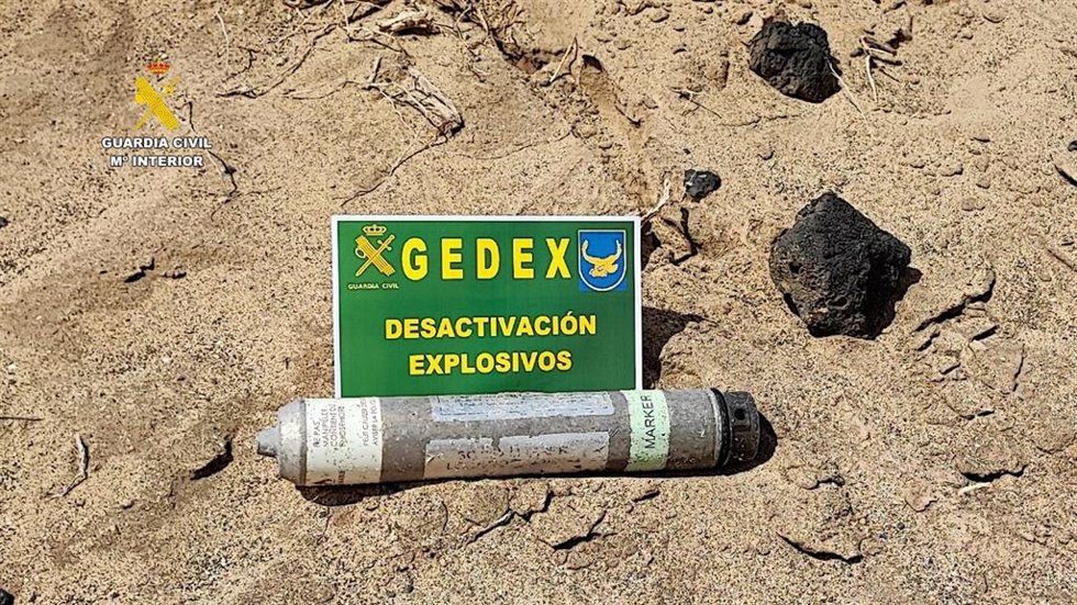 La Guardia Civil desactiva una bengala de señalización marítima que generaba un peligro para la población