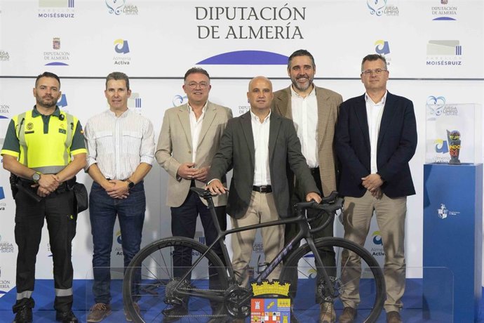 Presentación de la XI edición de la Marcha Cicloturista 'La Indomable', que se celebrará en Berja (Almería).