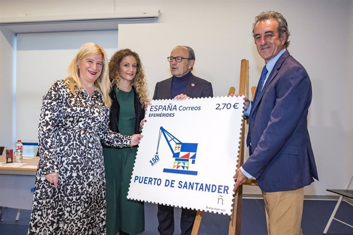 Archivo - El consejero de Industria, Javier López Marcano; el presidente de la Autoridad Portuaria, Francisco Martín; la responsable de Correos, Leire Díez; y la delegada del Gobierno, Ainoa Quiñones, en la presentación del sello del 150 aniversario del p