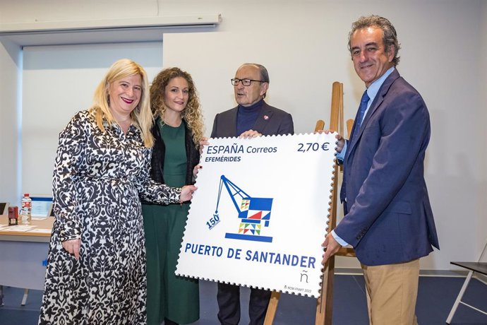 Archivo - Arquivo - O Ministro Regional da Indústria, Javier López Marcano; o Presidente da Autoridade Portuária, Francisco Martín; o diretor da Correos, Leire Díez; e a Delegada do Governo, Ainoa Quiñones, na apresentação do selo do 150º aniversário do P
