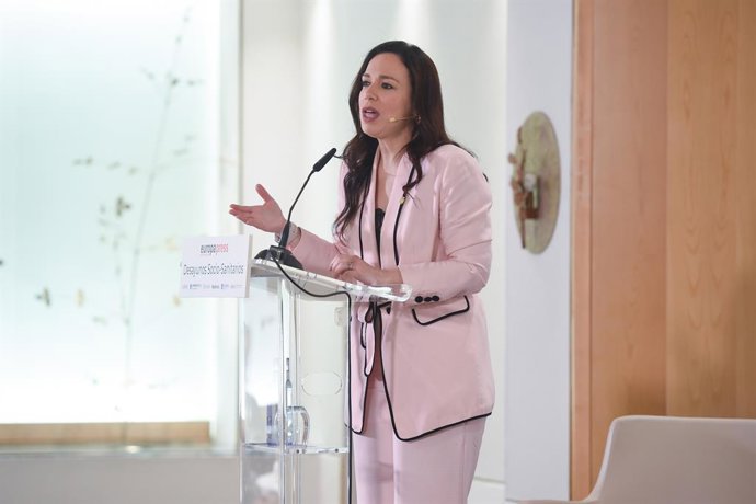 A Ministra Regional de Saúde e Serviços Sociais do Governo Regional da Extremadura, Sara García Espada, fala durante um café da manhã sociossanitário da Europa Press no Hyatt Regency Hesperia Hotel, em 28 de maio de 2025, em Madri (Espanha).
