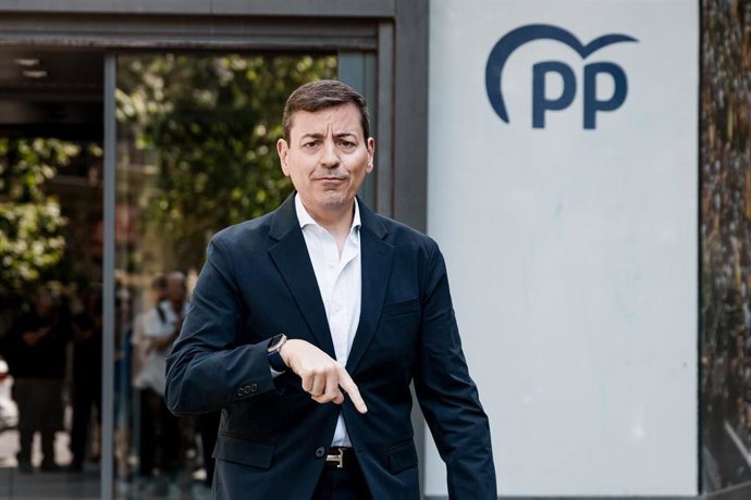 El candidato a la Presidencia del Partido Popular, José Luis Bayo, a su llegada a la sede del Partido Popular, a 28 de mayo de 2025, en Madrid (España). 