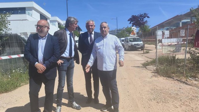Latorre (i), Martínez, Sen y Las Heras visitan las obras del Centro de Procesamiento de Datos de Soria.