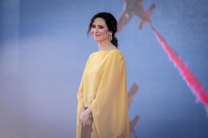 La presidenta de la Comunidad de Madrid, Isabel Díaz Ayuso, durante la entrega de las Grandes Cruces de la Orden del Dos de Mayo, en la Puerta del Sol de Madrid