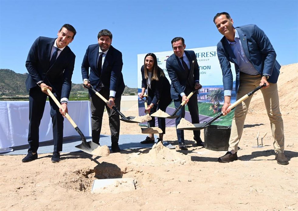 El jefe del Ejecutivo regional preside el acto de inicio de las obras de las instalaciones de la empresa Bloom Fresh
