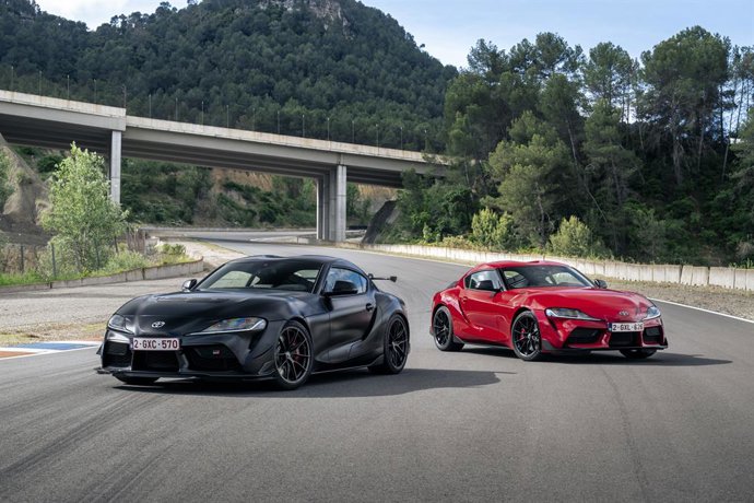 Toyota España estrena su gama 2025 del GR Supra con tres acabados disponibles y desde 78.000 euros.