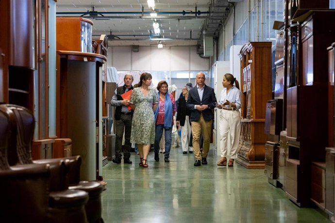 El Ayuntamiento de Zaragoza y la Fundación El Tranvía forman a personas en restauración de muebles