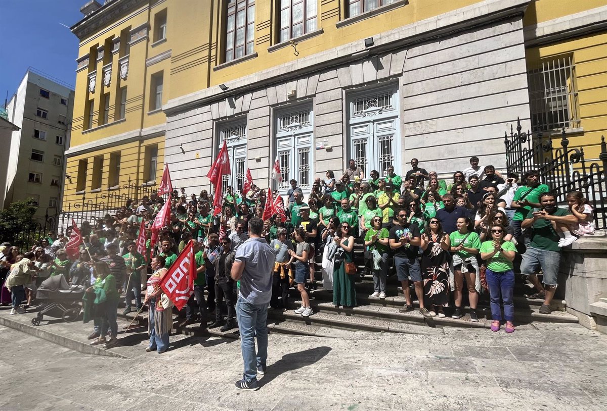 Educación cifra en un 32% el seguimiento de la huelga docente y la Junta lo eleva al 52%