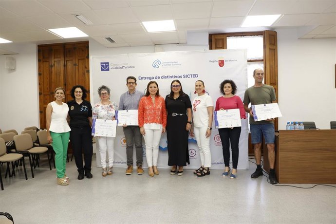 Imagen de la entrega de los distintivos SICTED