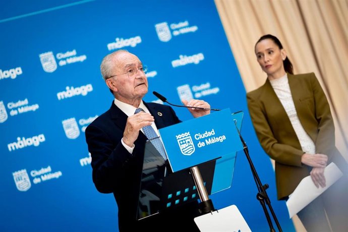 El alcalde de Málaga, Francisco de la Torre, y la portavoz del equipo de gobierno, Elisa Pérez de Siles.