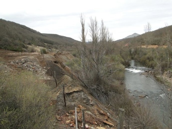 Ruinas de la planta de tratamiento de minerales y estériles de la metalurgia extractiva.
