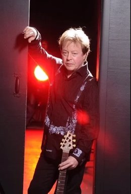 Durante su trayectoria, Derringer participó en numerosos discos junto a artistas como Alice Cooper, Richie Havens, Todd Rundgren y Steely Dan.