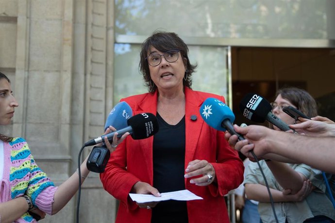 La eurodiputada de ERC, Diana Riba, ofrece declaraciones a los medios de comunicación, en la oficina del Parlamento Europeo en Barcelona, a 28 de mayo de 2025, en Barcelona, Catalunya (España). Riba ha hecho balance de la visita a Barcelona de 10 eurodipu