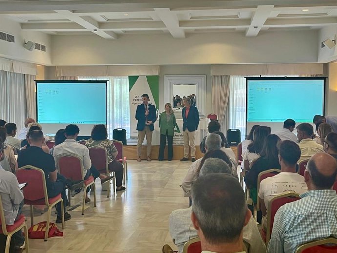 Isabel Paredes en las jornadas con equipos directivos de Institutos de Secundaria.