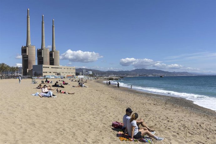 Archivo - Reapertura de la playa Litoral de Sant Adrià (Barcelona) tras cuatro años cerrada por tareas de descontaminación