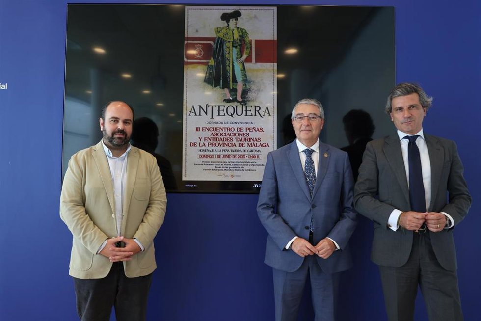 El presidente de la Diputación de Málaga, Francisco Salado, presenta el III Encuentro de Peñas, Asociaciones y Entidades Taurinas de la Provincia, que se celebra en el marco de la Feria de Primavera de Antequera el próximo domingo 1 de junio.