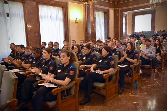 Agentes de Policías locales en la Delegación del Gobierno en Madrid para recibir formación sobre las nuevas funcionalidades del sistema VioGén2.