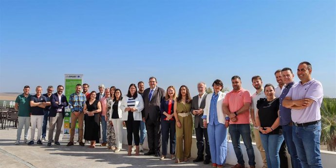 Asistentes a la reunión enmarcada en el proyecto Life-Smart en La Loma Occidental.