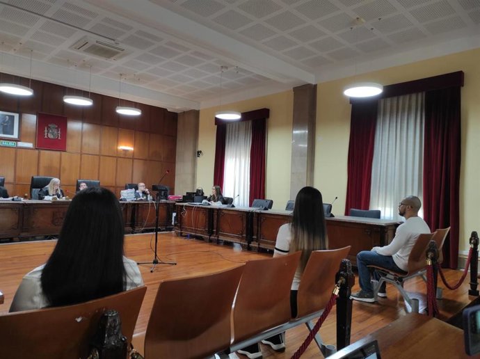 Los tres acusados en el banquillo de la Audiencia de Jaén