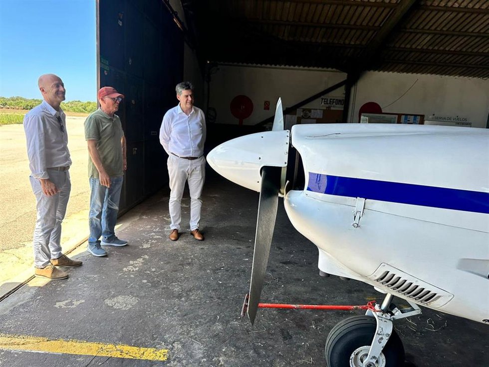 Bauz destaca el aeródromo de Sant Lluís como ejemplo de recuperación ambiental con fondos europeos.