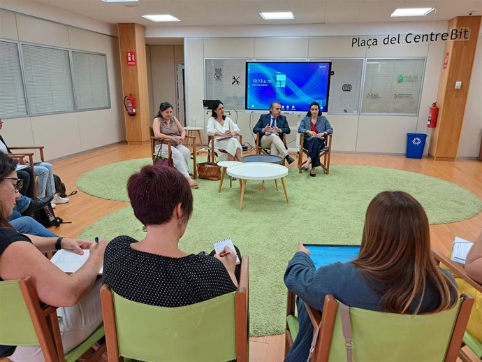 Vera anima a los orientadores de Menorca a que hagan llegar a los alumnos la oferta de FP.