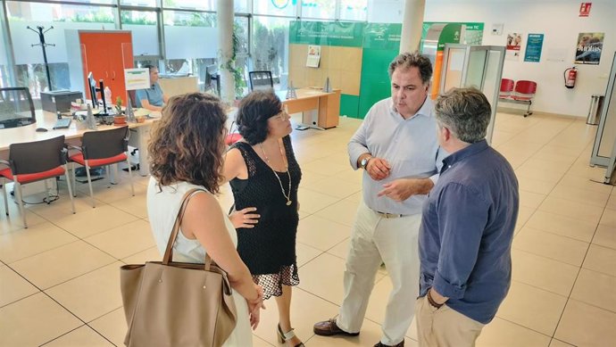 El delegado de Empleo de la Junta en Huelva, Juan Carlos Duarte, en una visita al SAE.