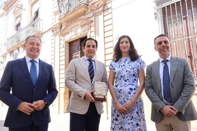 Ricardo Sánchez, José Antonio Nieto, Silvia Heredia y Javier Millán, en la visita al Palacio de Justicia de Écija.