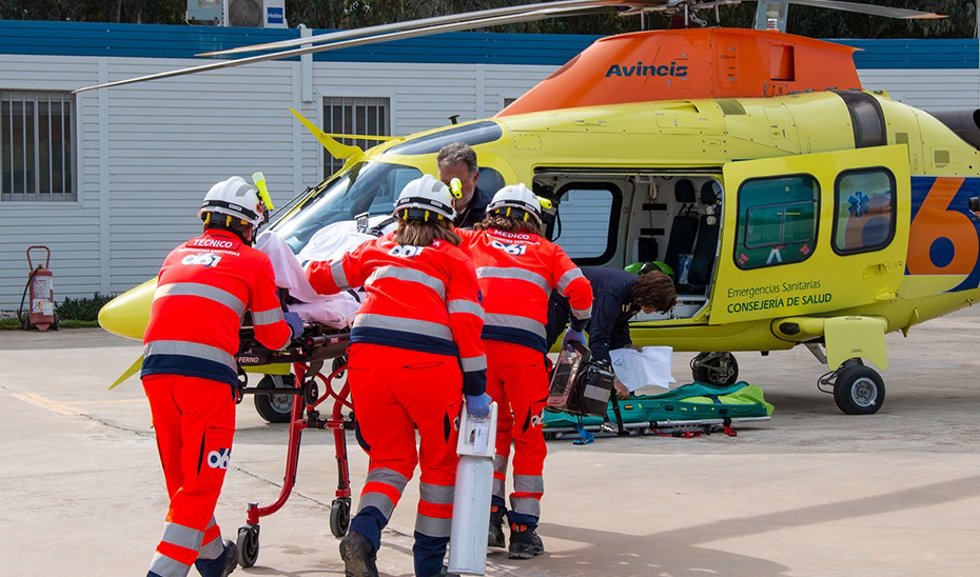 Imagen de archivo de la evacuación de un paciente en un helicóptero del 061.