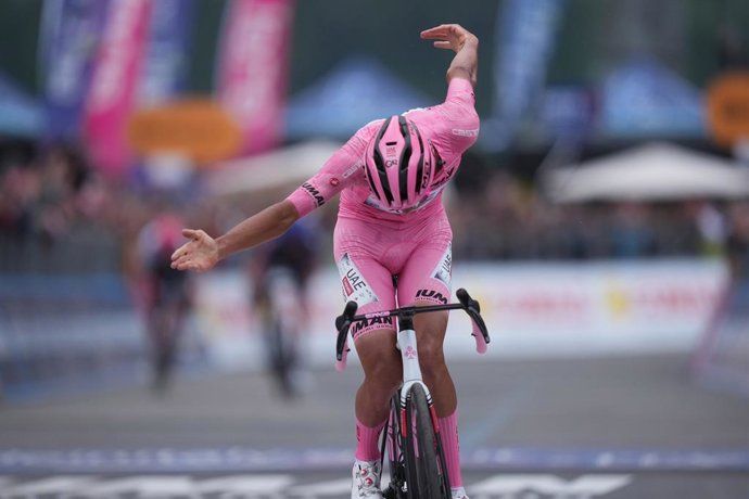 O ciclista mexicano Isaac del Toro (UAE Team Emirates-XRG) venceu a 17ª etapa do Giro d'Italia, na quarta-feira, entre San Michele all'Adige e Bormio, em 155 quilômetros.
