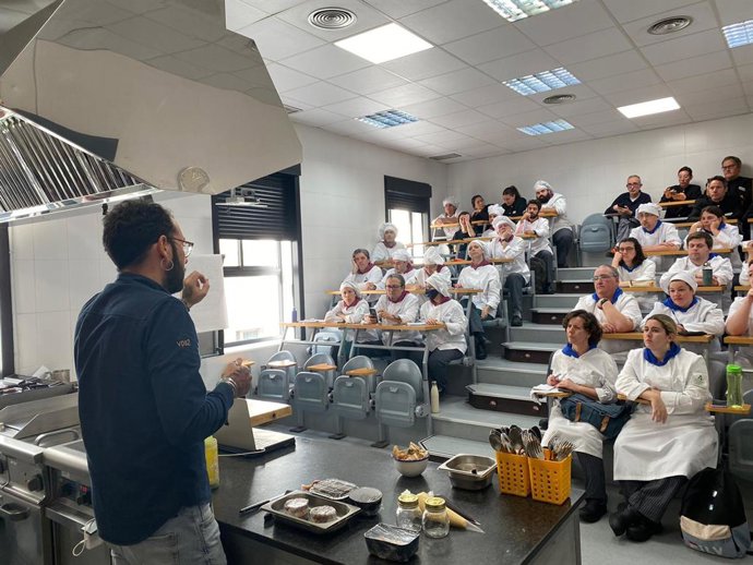 Archivo - Seminario sobre el queso en la Escuela de Hostelería de Cádiz.