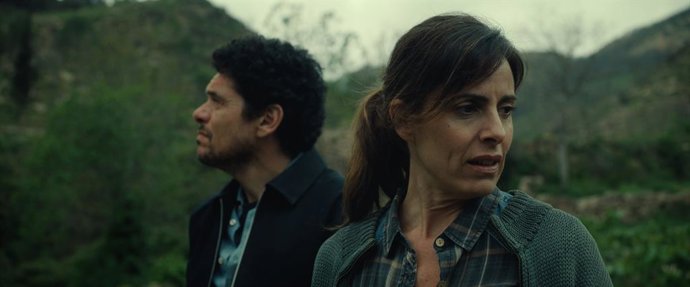 Óscar Bernàcer roda 'En l'eixam', un thriller rural amb Pablo Molinero i Cristina Fernández Pintado
