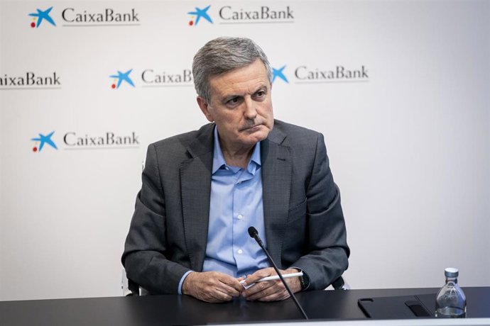 El presidente de Correos y Telégrafos, Pedro Saura García, durante el encuentro 'La reconstrucción tras la DANA: el rol de la empresa', en el Auditorio CaixaBank, a 8 de mayo de 2025, en Madrid (España). 