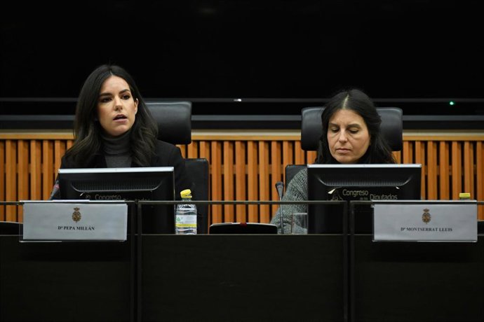 Archivo - La portavoz de VOX en el Congreso, Pepa Millán (i), junto a Montserrat Lluis, recién nombrada secretaria general adjunta de Vox. 