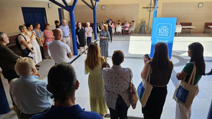 Un grupo de ciudadanos malagueños ha completado una ruta en autobús que los ha llevado, a lo largo de la mañana de este miércoles, a conocer distintos lugares donde la Iglesia de Málaga trabaja a diario por personas que lo necesitan.