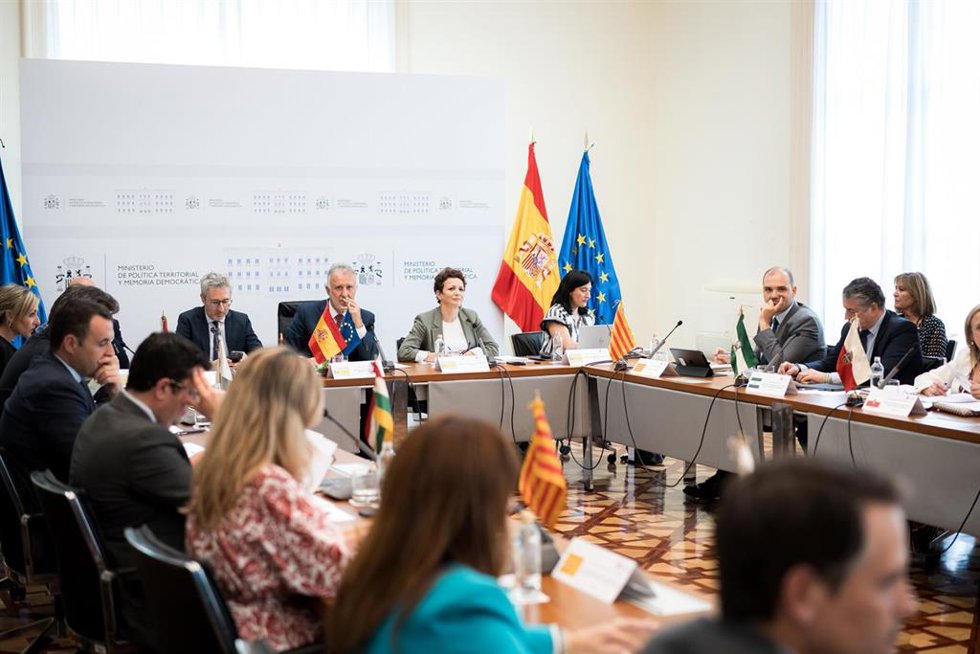 El ministro de Política Territorial y Memoria Democrática, Ángel Víctor Torres, preside el Comité preparatorio de la Conferencia de Presidentes, en el Ministerio de Política Territorial y Memoria Democrática, a 28 de mayo de 2025, en Madrid (España).