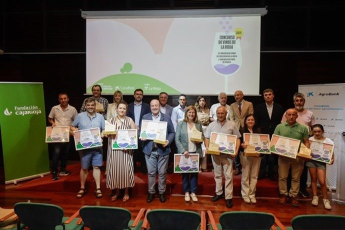 Foto de familia de los ganadores del Concurso de Vinos de La Rioja