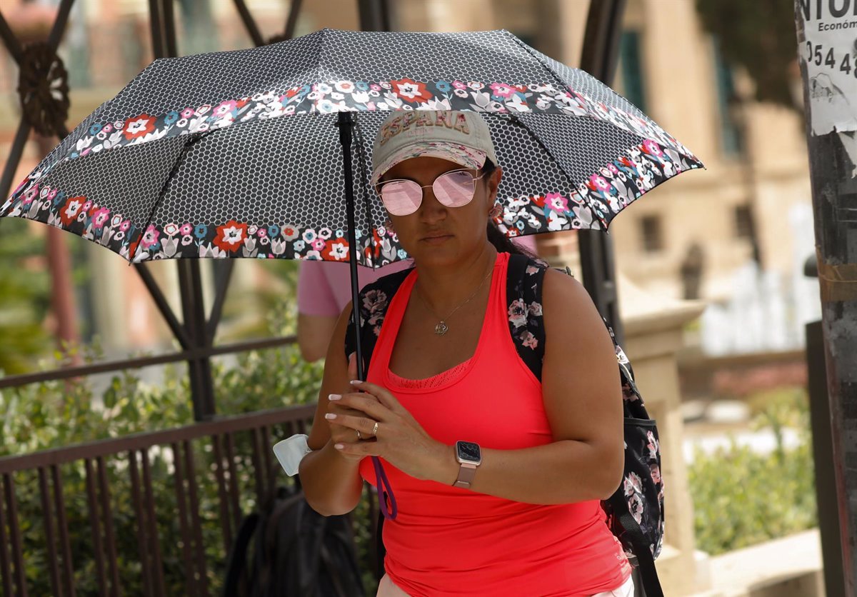 Las temperaturas siguen subiendo, con trece provincias en aviso por calor y hasta 40ºC en el sur