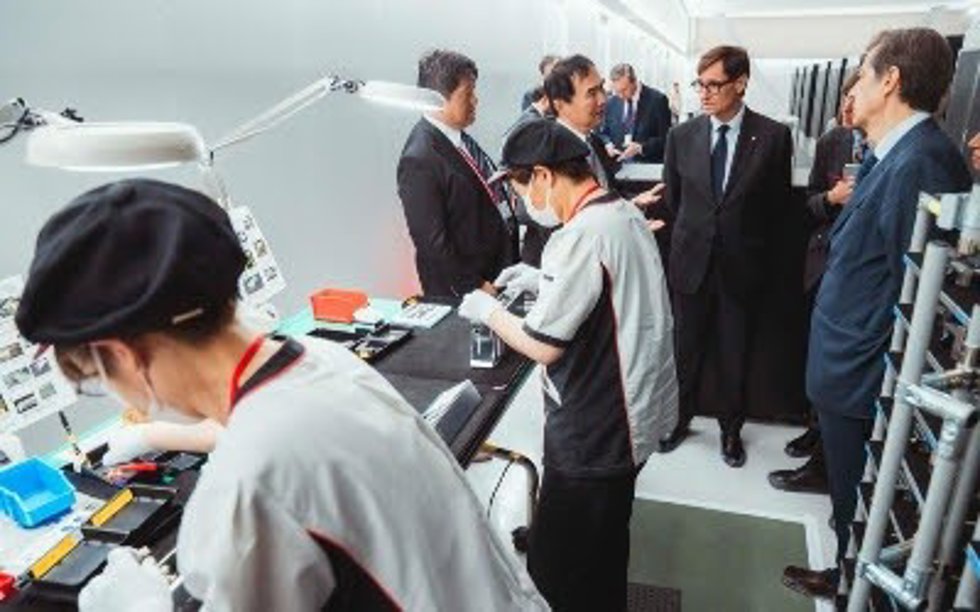 Visita del presidente de la Generalitat, Salvador Illa, y del director del Barcelona Supercomputing Center (BSC), Mateo Valero, del Riken Center for Computational Science, el centro de computación de Kobe