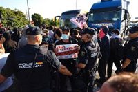 La huelga en Valencia por la dana arranca con un piquete en Mercavalència que impide acceder a los camiones