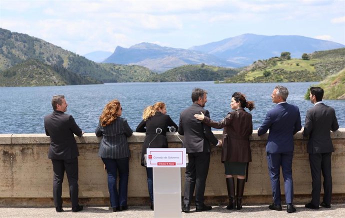 (I-D) El consejero de Cultura, Turismo y Deporte, Mariano de Paco, la consejera de Sanidad, Fátima Matute, la consejera de Familia, Juventud y Asuntos Sociales, Ana Dávila, el consejero de Presidencia, Justicia y Administración Local, Miguel Ángel García,